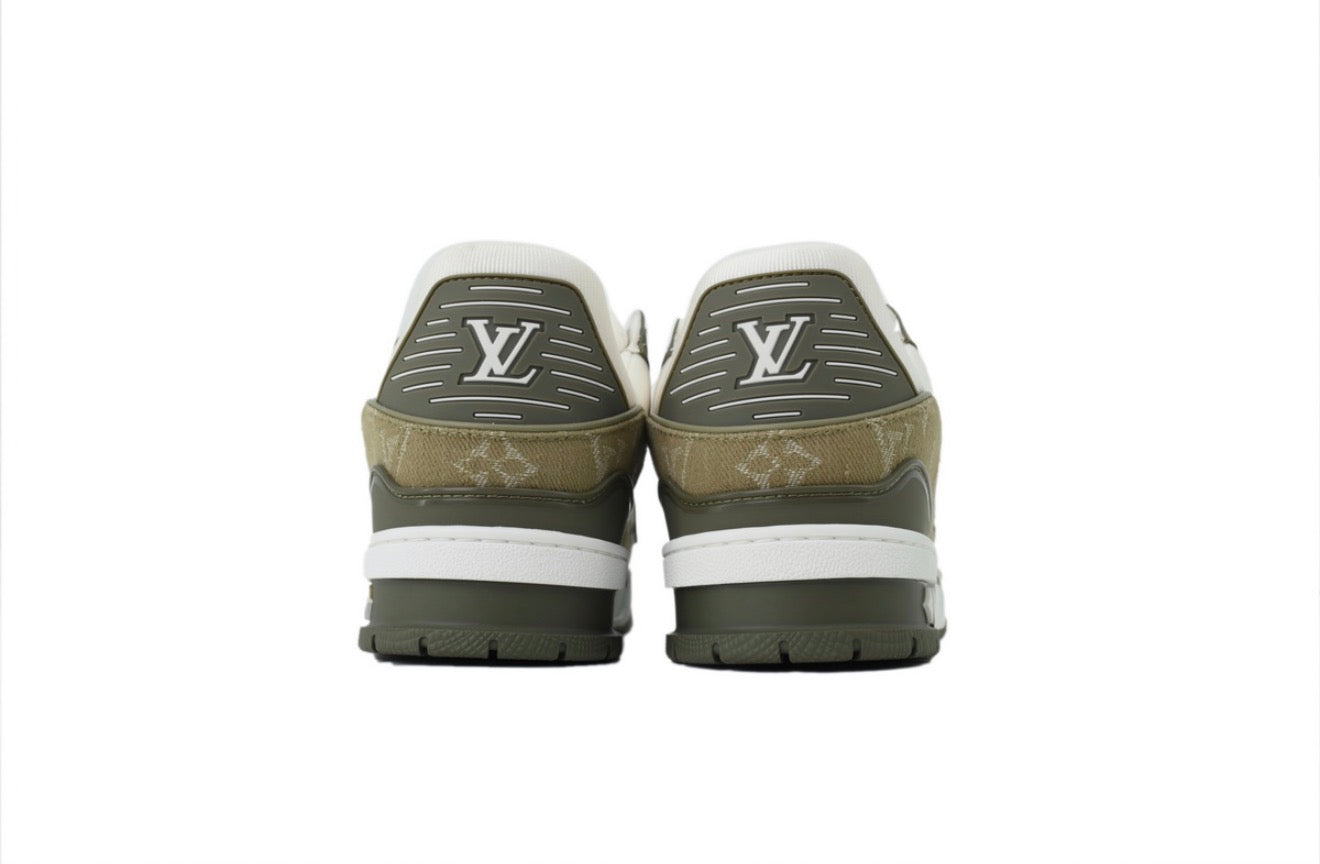 LOUIS VUITTON SNEAKERS (WOMEN)