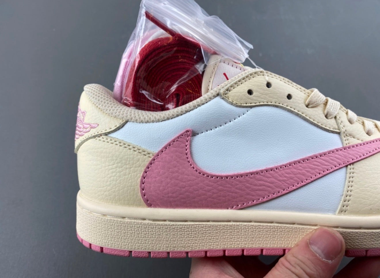 JORDAN 1 LOW TRAVIS SCOTT