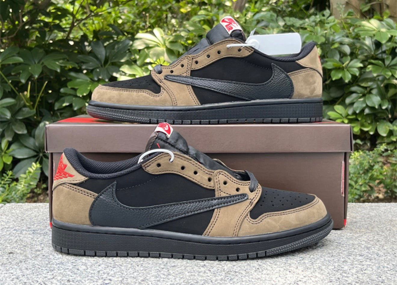 JORDAN 1 LOW TRAVIS SCOTT