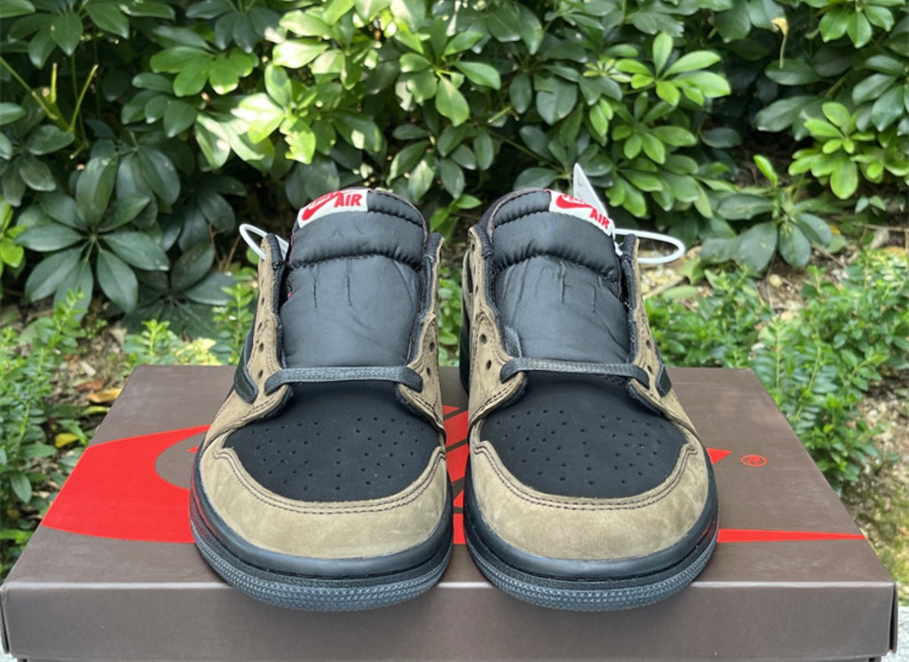 JORDAN 1 LOW TRAVIS SCOTT
