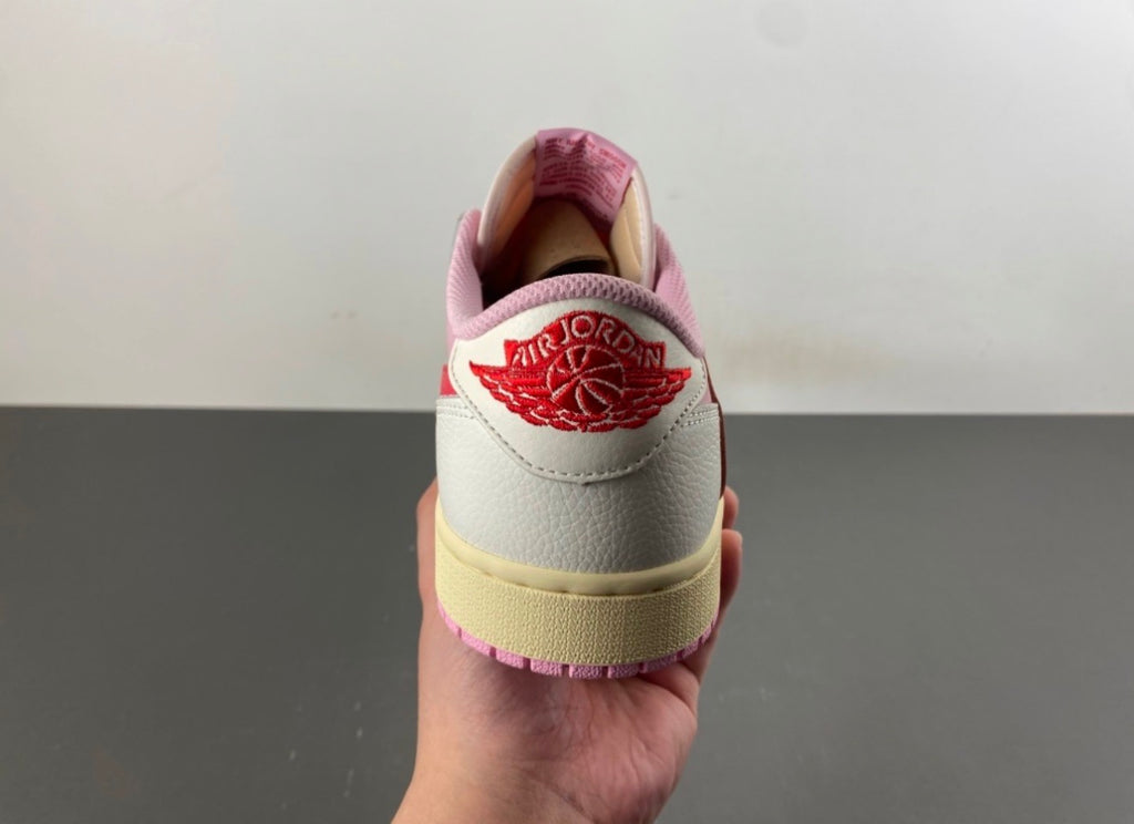 JORDAN 1 LOW TRAVIS SCOTT