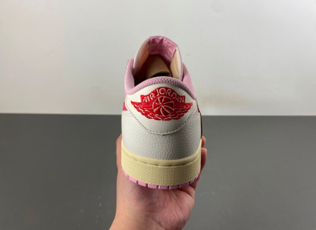 JORDAN 1 LOW TRAVIS SCOTT