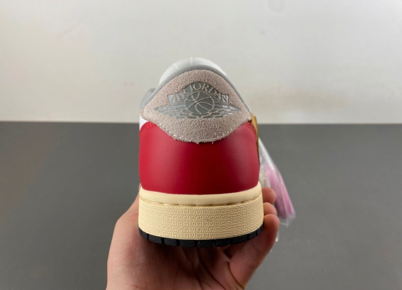 JORDAN 1 LOW TRAVIS SCOTT