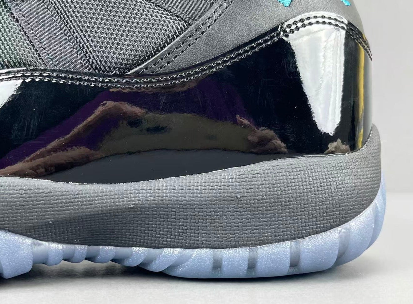 AJ11 AIR JORDAN 11 (WOMEN)