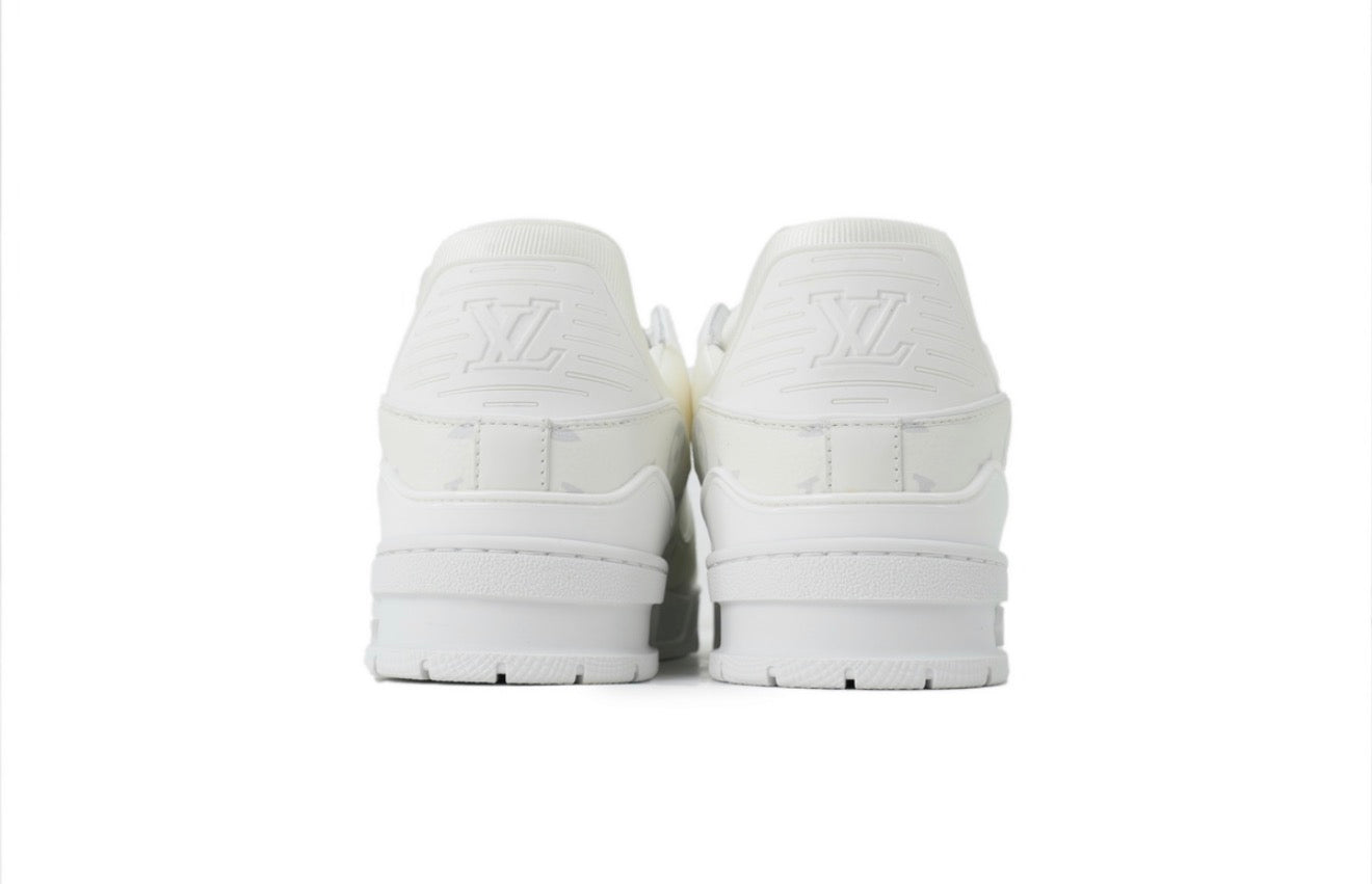 LOUIS VUITTON SNEAKERS (WOMEN)