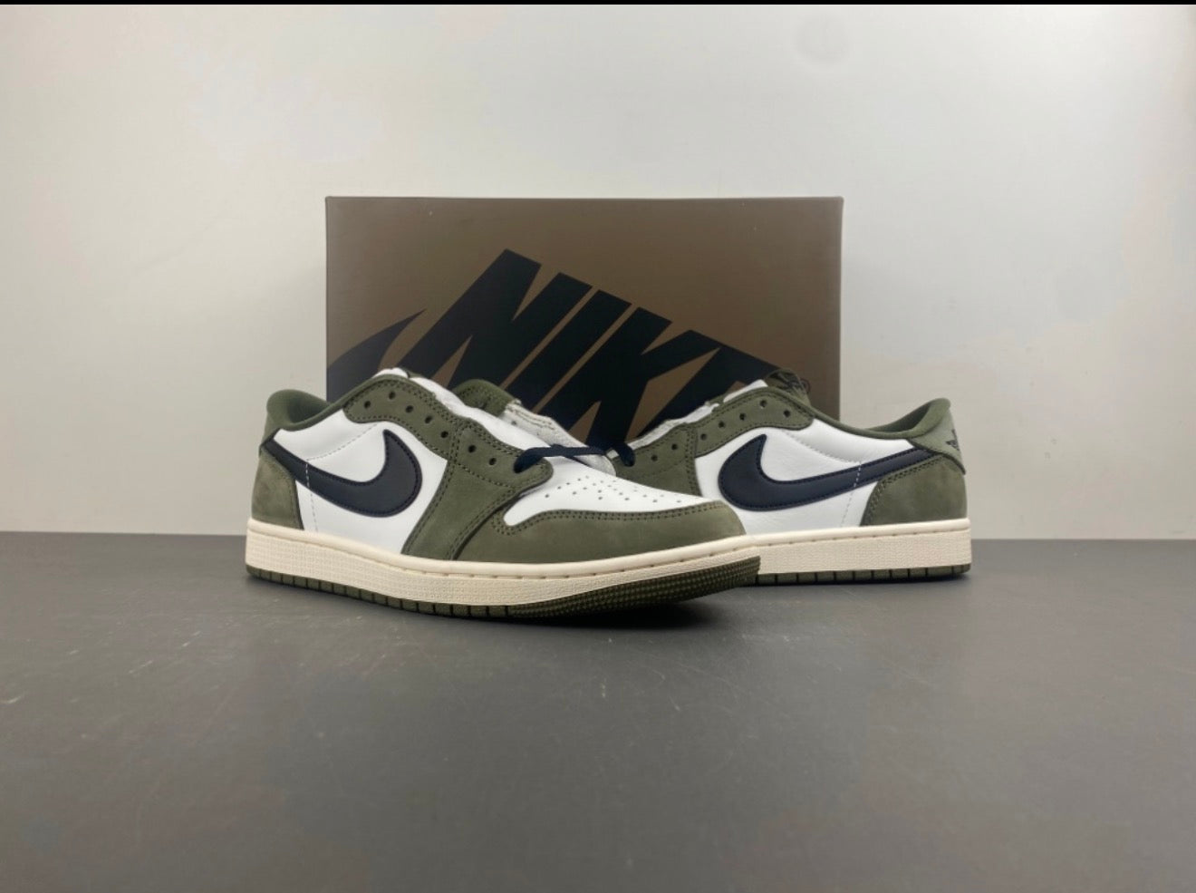 JORDAN 1 LOW TRAVIS SCOTT