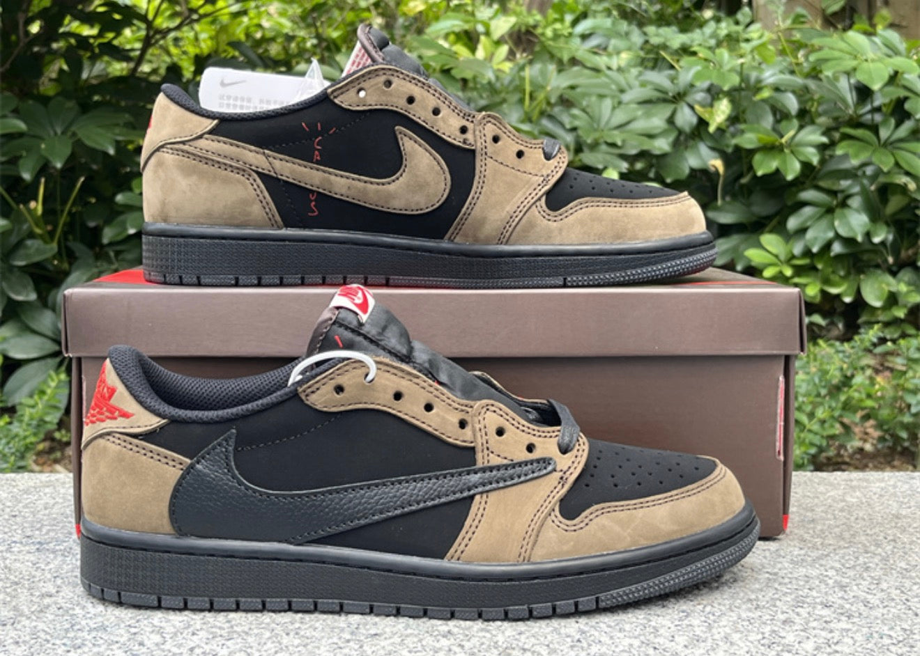 JORDAN 1 LOW TRAVIS SCOTT