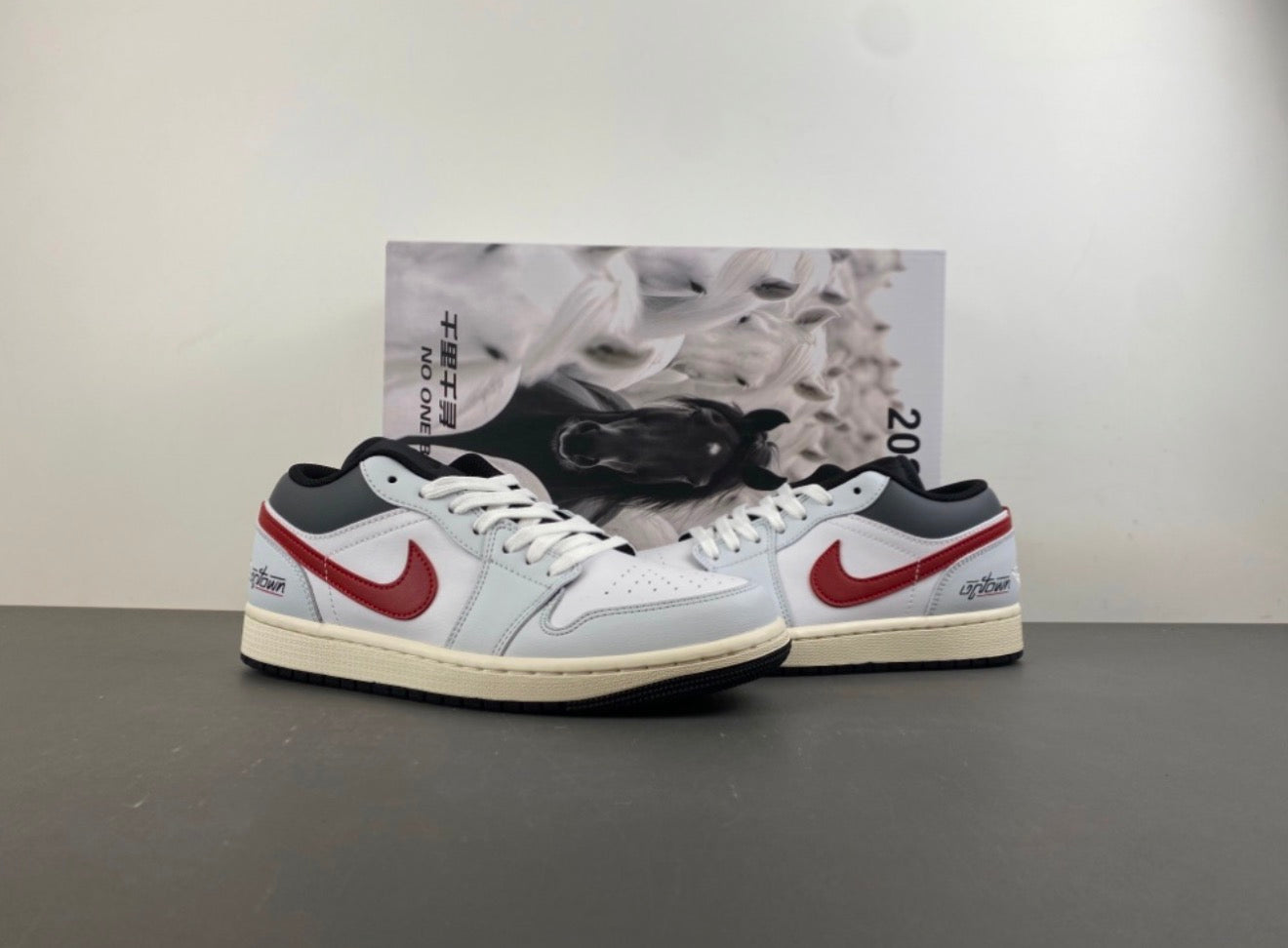 JORDAN 1 LOW TRAVIS SCOTT