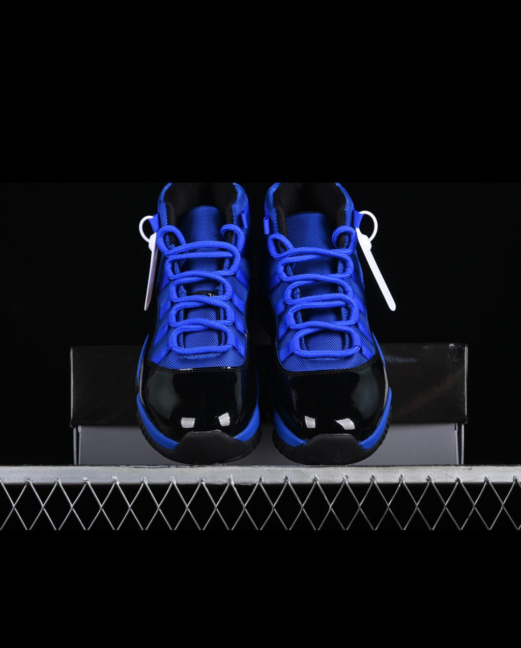 AJ11 AIR JORDAN 11 (WOMEN)