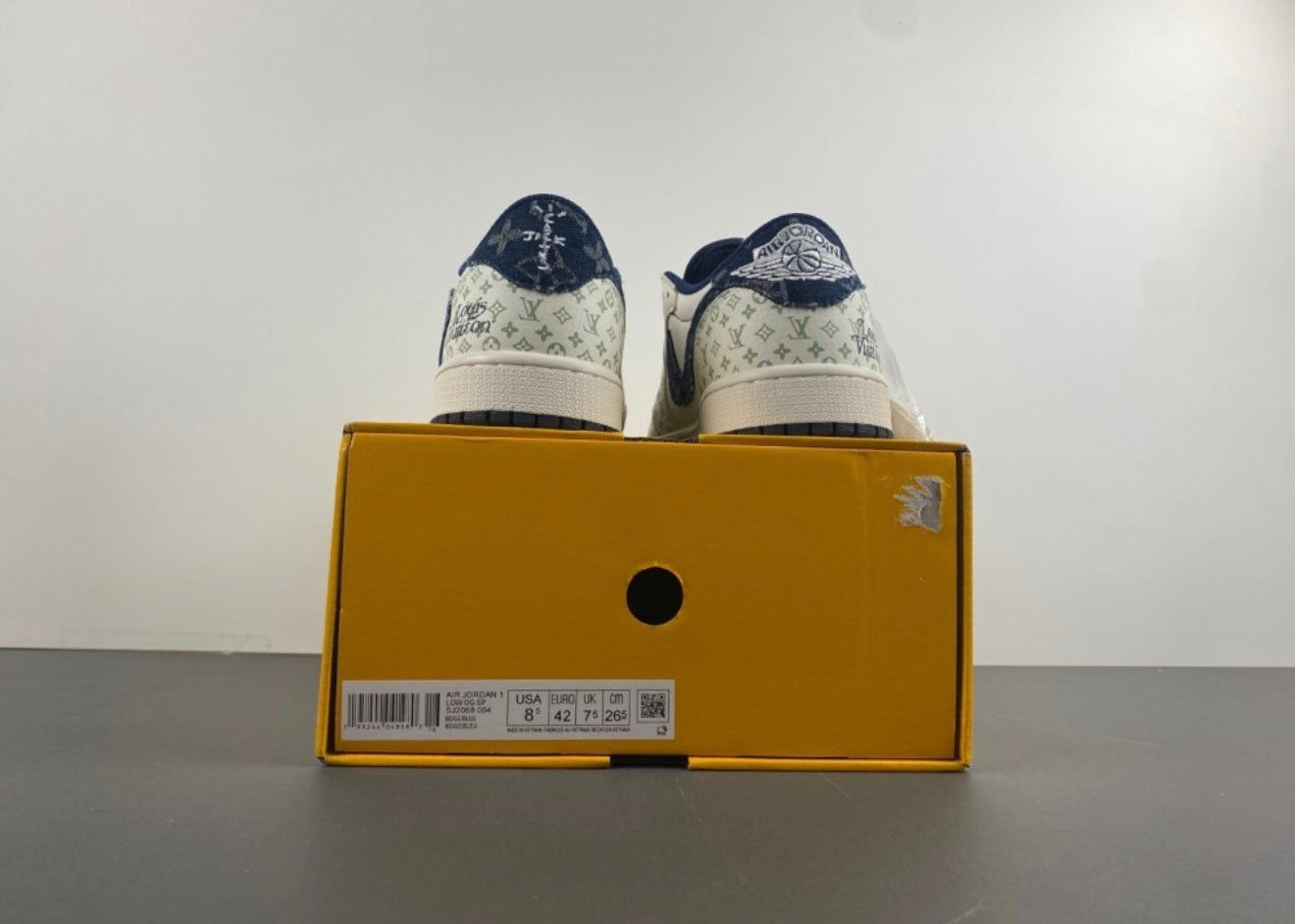 JORDAN 1 LOW TRAVIS SCOTT