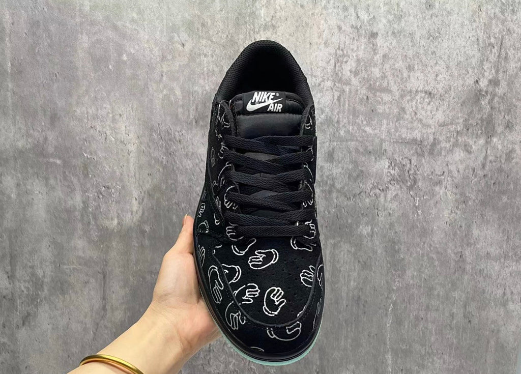 JORDAN 1 LOW TRAVIS SCOTT