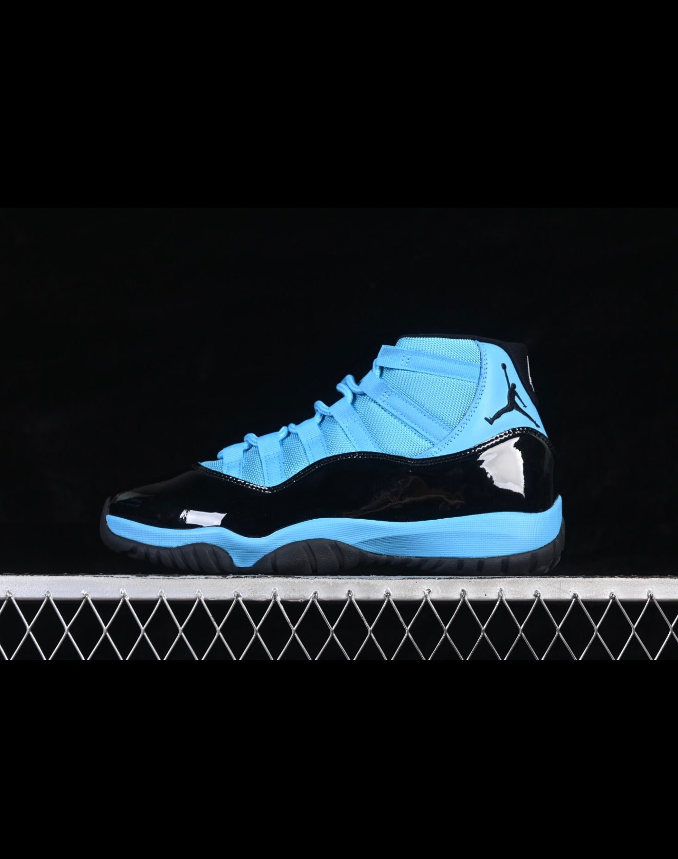 AJ11 AIR JORDAN 11 (WOMEN)