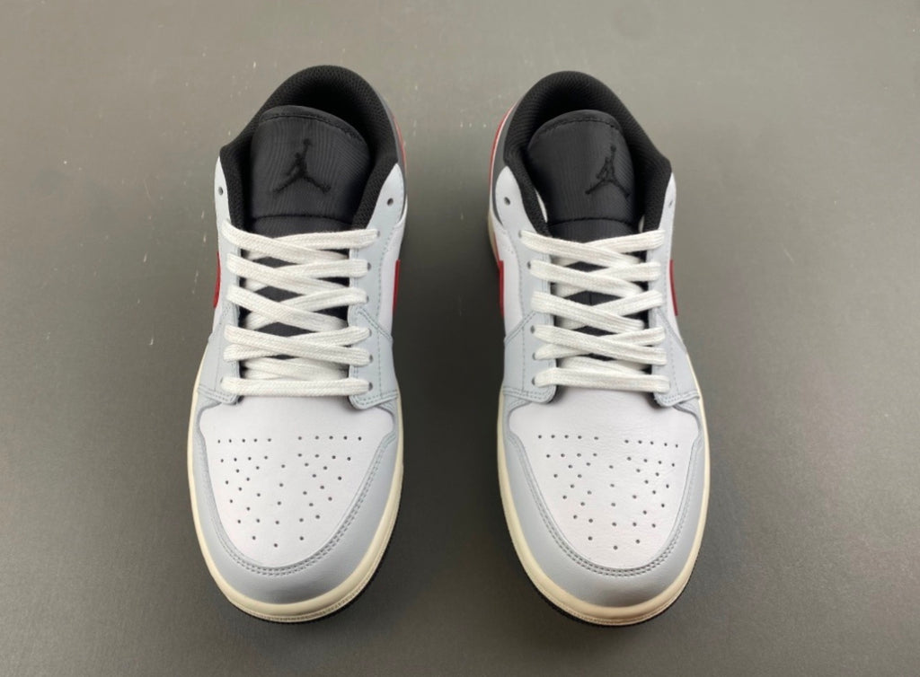 JORDAN 1 LOW TRAVIS SCOTT