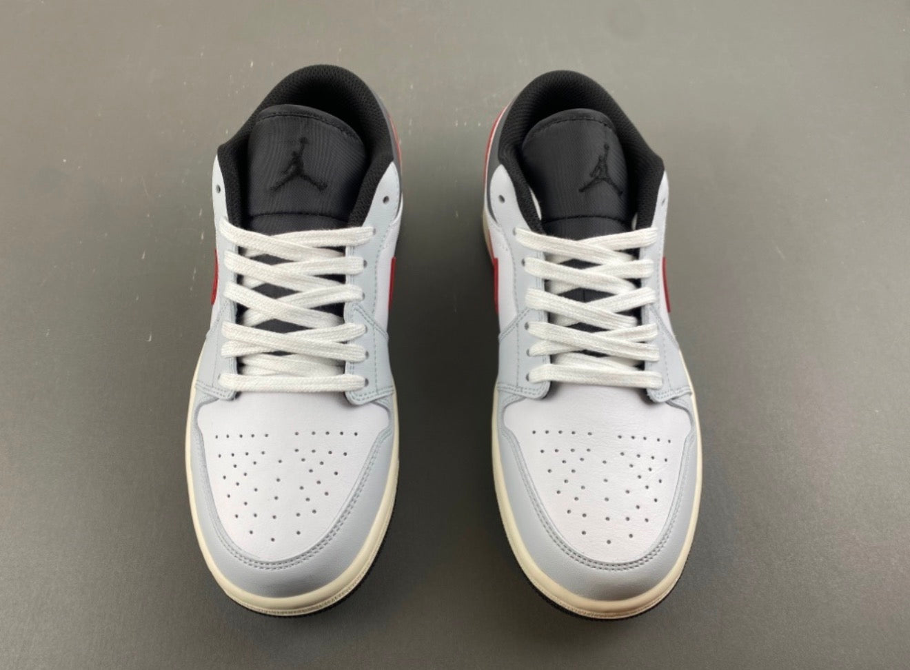 JORDAN 1 LOW TRAVIS SCOTT