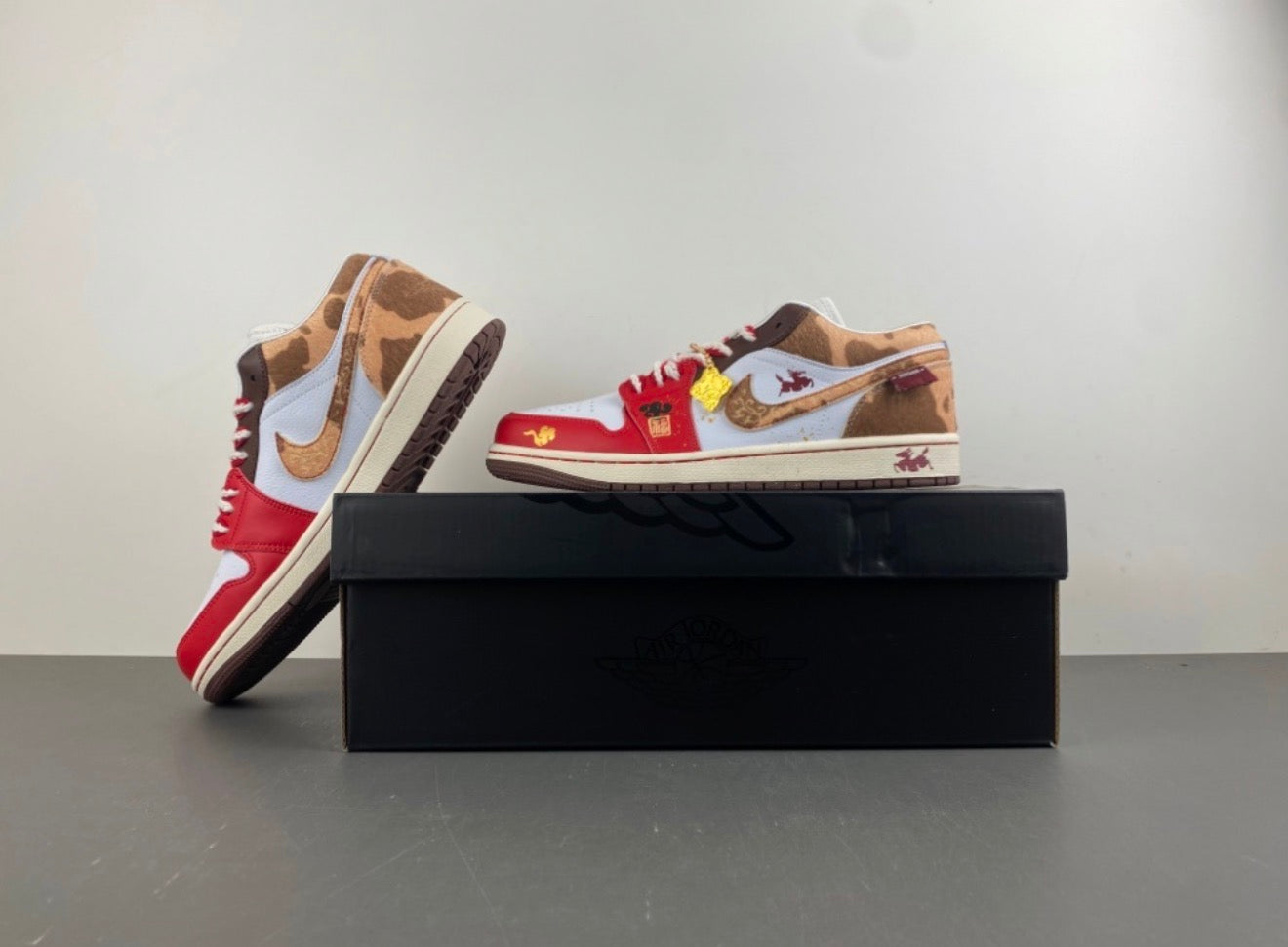 JORDAN 1 LOW TRAVIS SCOTT
