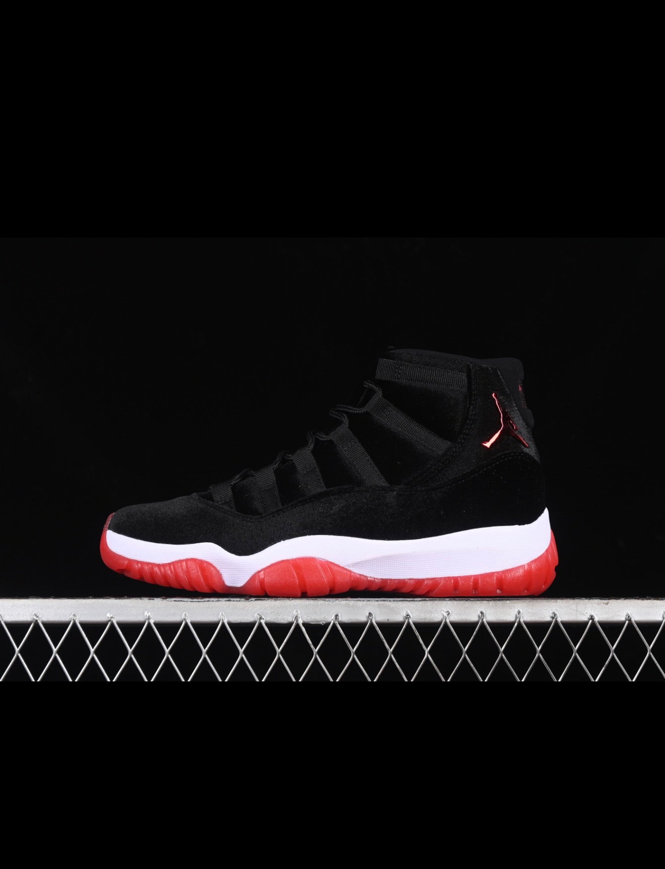 AJ11 AIR JORDAN 11 (WOMEN)