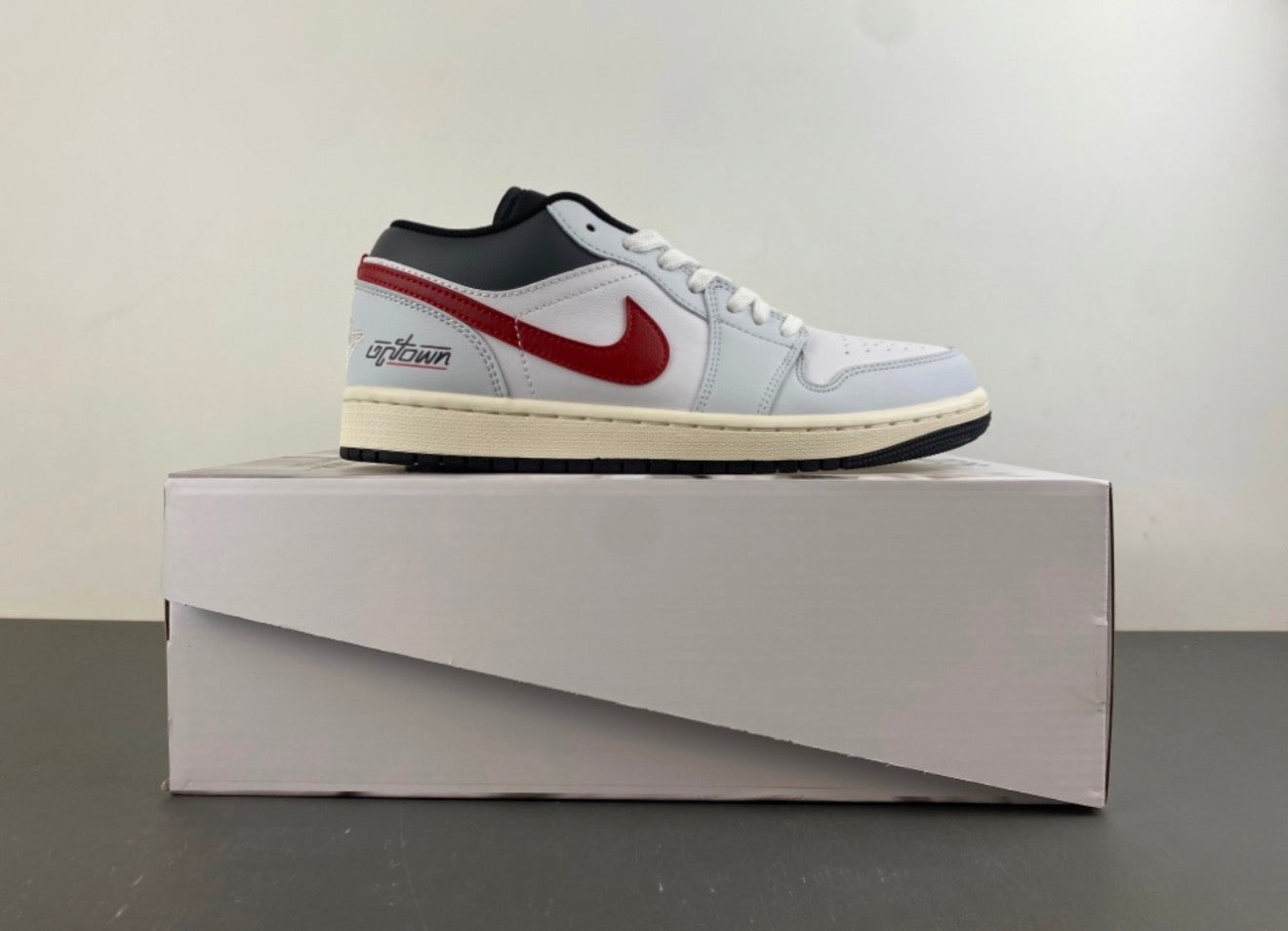JORDAN 1 LOW TRAVIS SCOTT