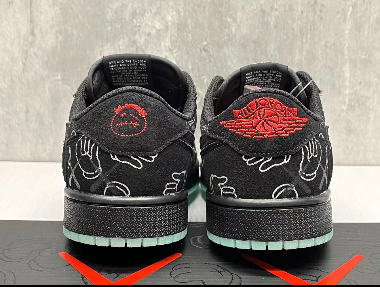 JORDAN 1 LOW TRAVIS SCOTT