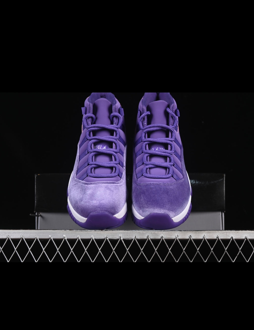 AJ11 AIR JORDAN 11 (WOMEN)