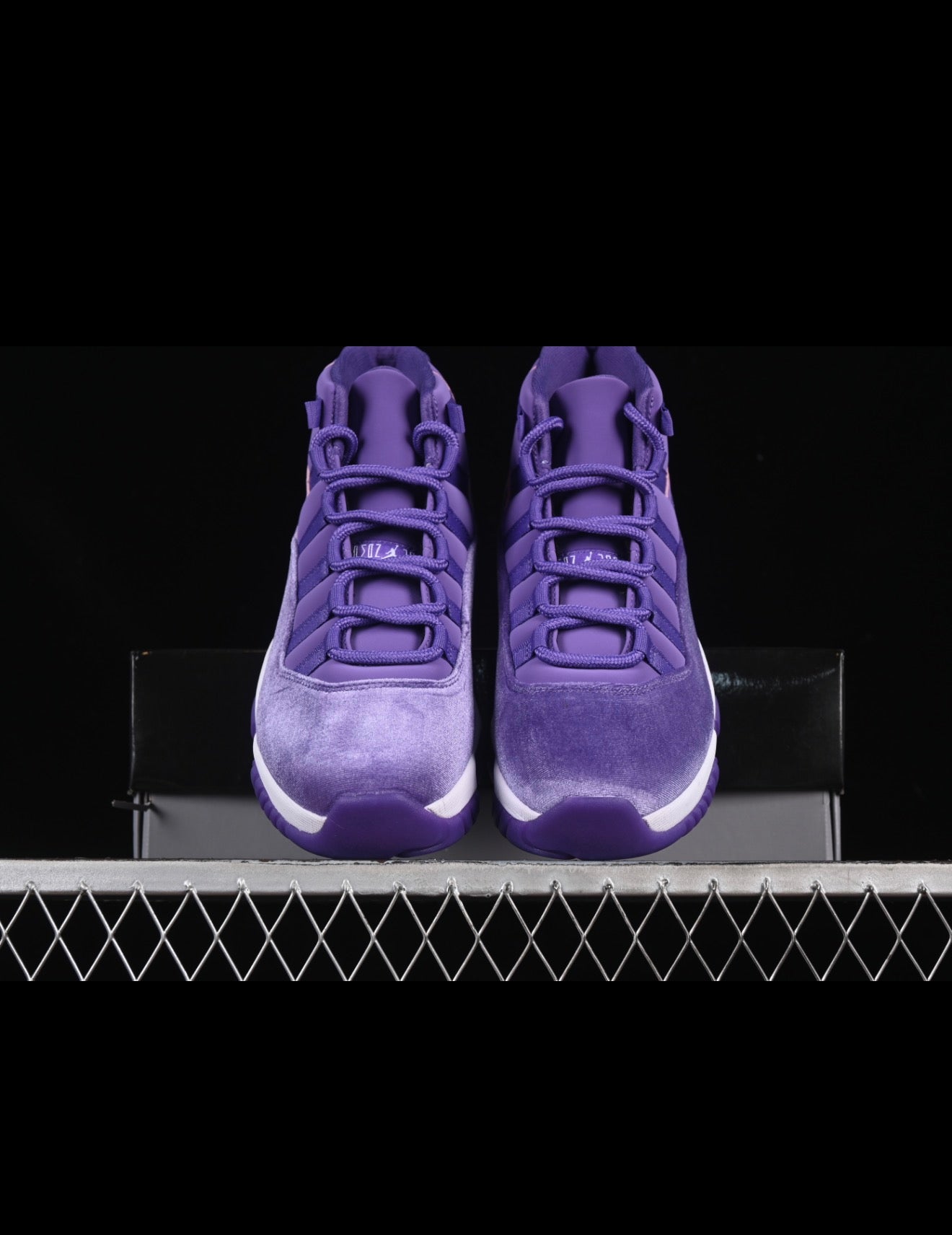 AJ11 AIR JORDAN 11 (WOMEN)