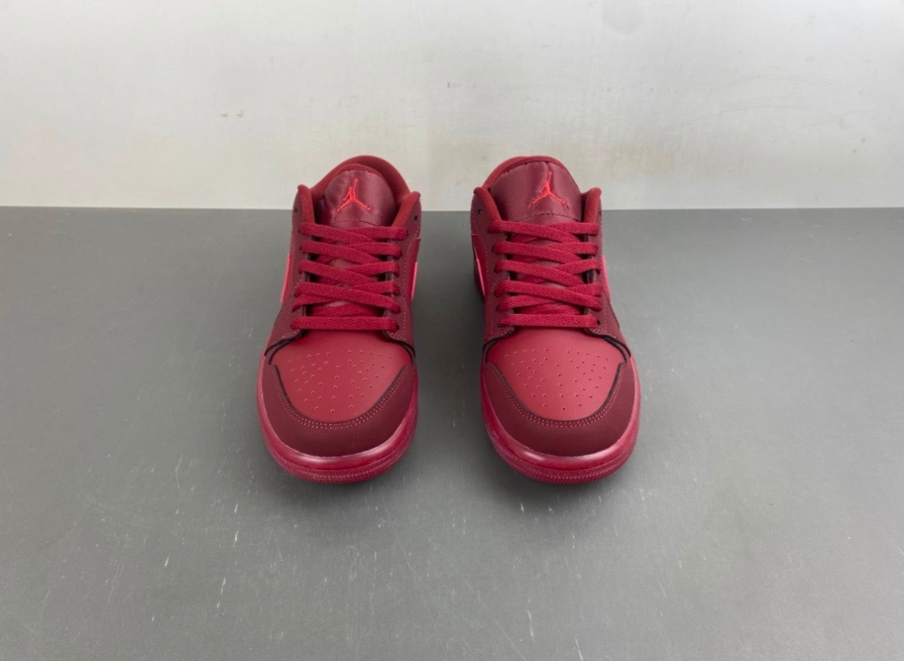JORDAN 1 LOW TRAVIS SCOTT