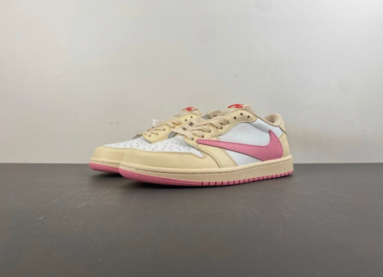 JORDAN 1 LOW TRAVIS SCOTT
