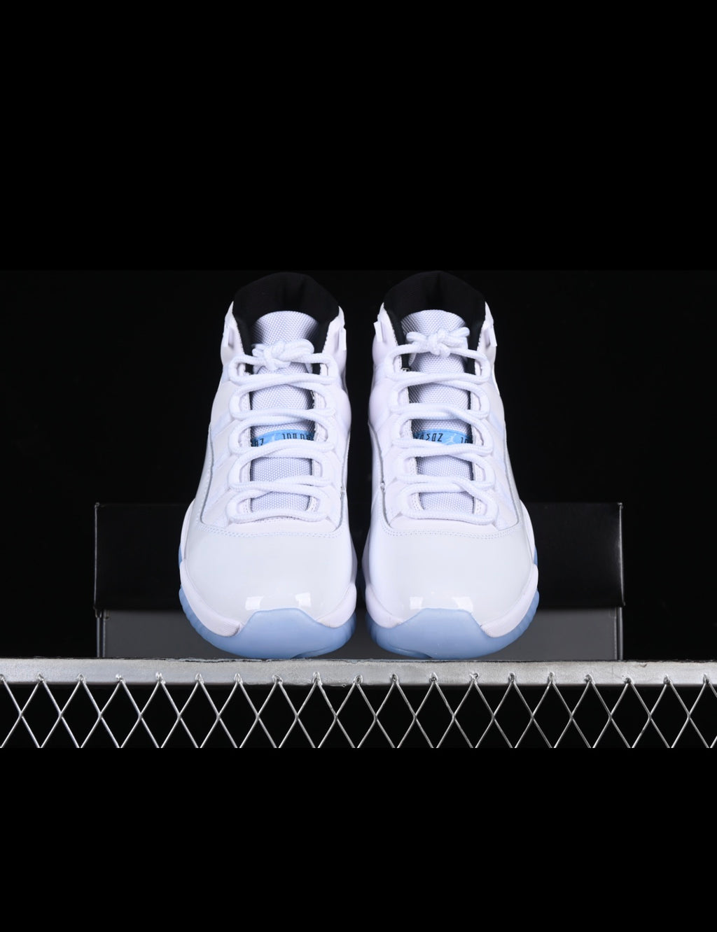 AJ11 AIR JORDAN 11 (WOMEN)