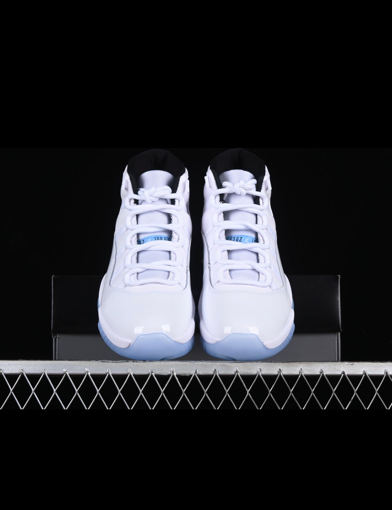 AJ11 AIR JORDAN 11 (WOMEN)