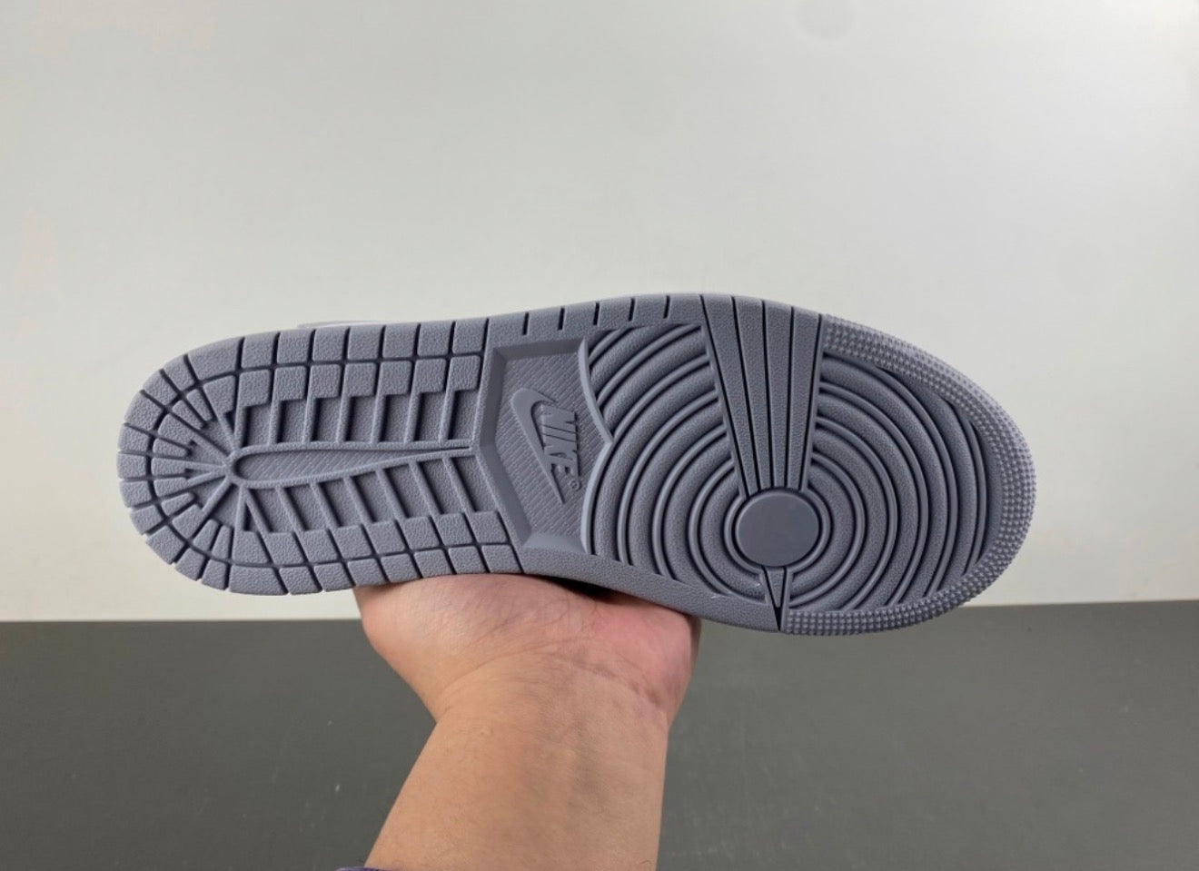JORDAN 1 LOW TRAVIS SCOTT