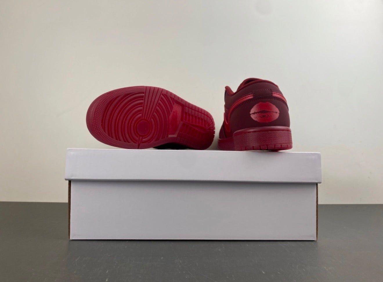 JORDAN 1 LOW TRAVIS SCOTT