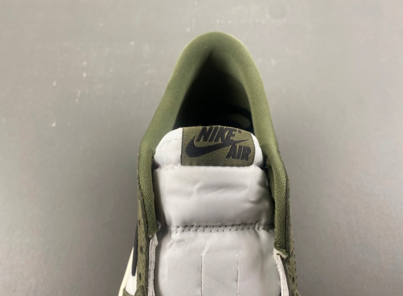 JORDAN 1 LOW TRAVIS SCOTT