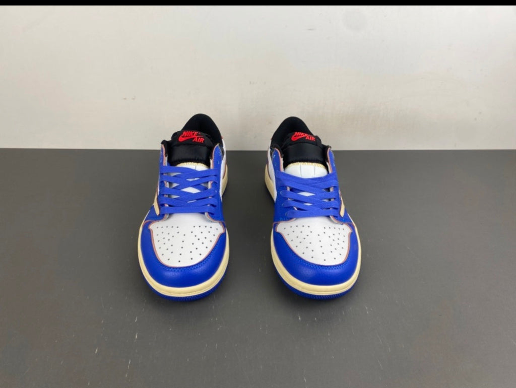 JORDAN 1 LOW TRAVIS SCOTT