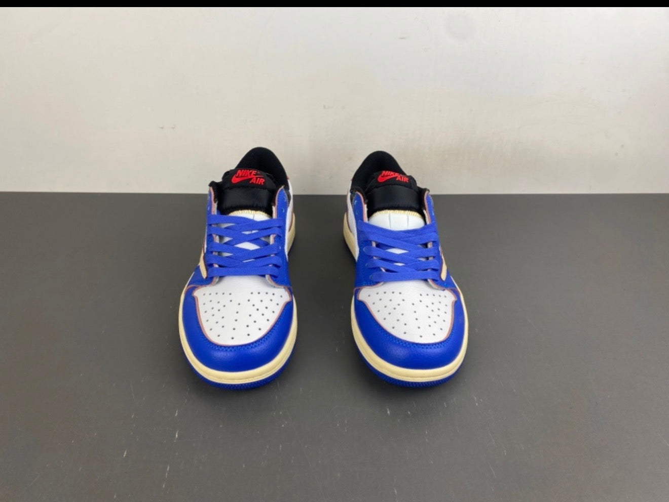 JORDAN 1 LOW TRAVIS SCOTT