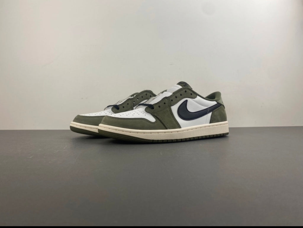 JORDAN 1 LOW TRAVIS SCOTT