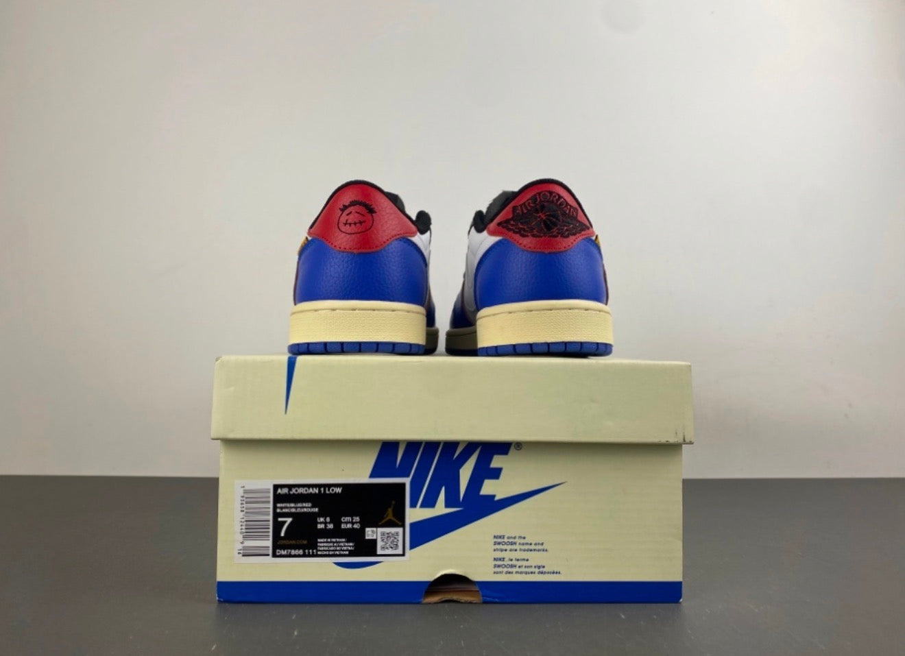 JORDAN 1 LOW TRAVIS SCOTT