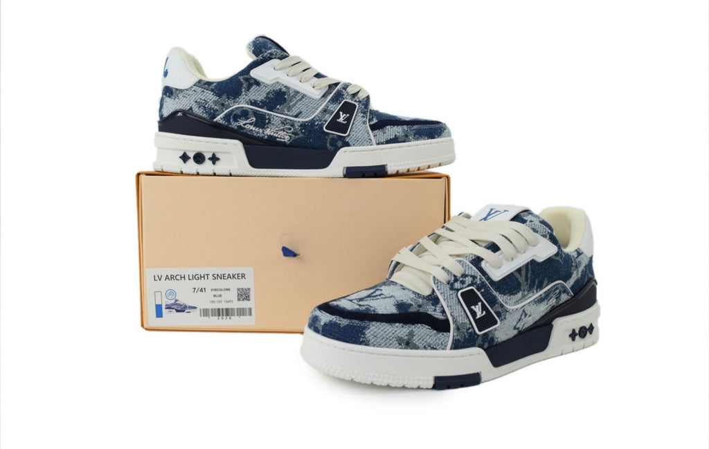LOUIS VUITTON SNEAKERS (WOMEN)