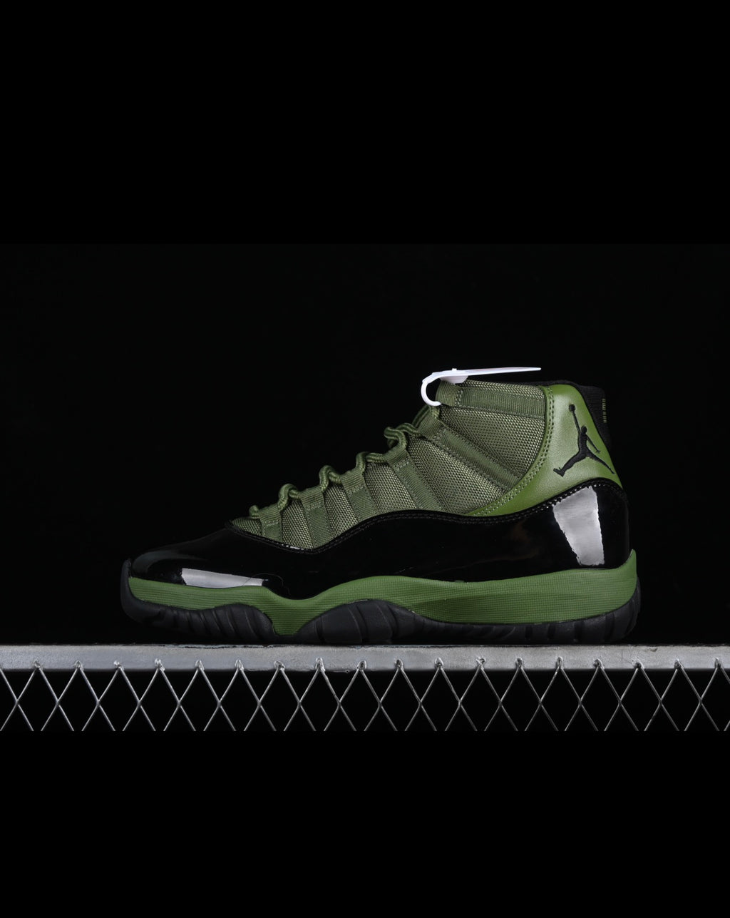 AJ11 AIR JORDAN 11 (WOMEN)