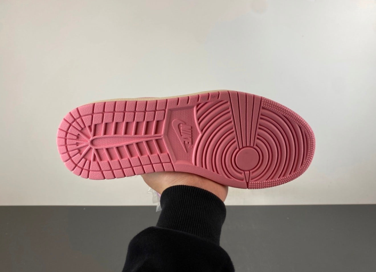 JORDAN 1 LOW TRAVIS SCOTT