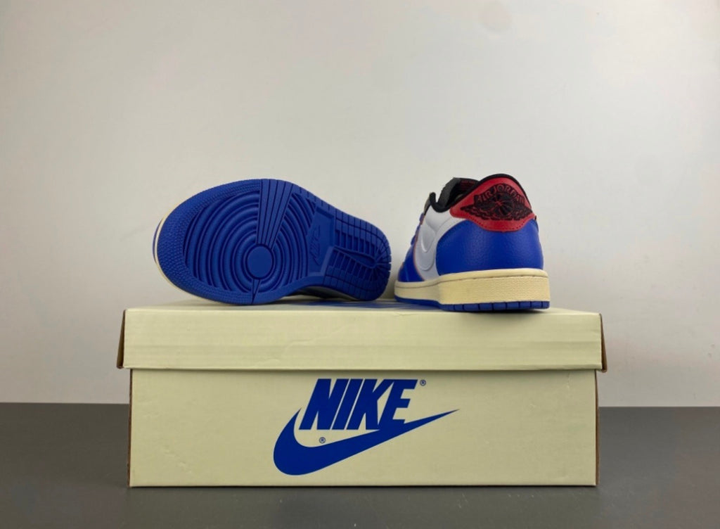JORDAN 1 LOW TRAVIS SCOTT