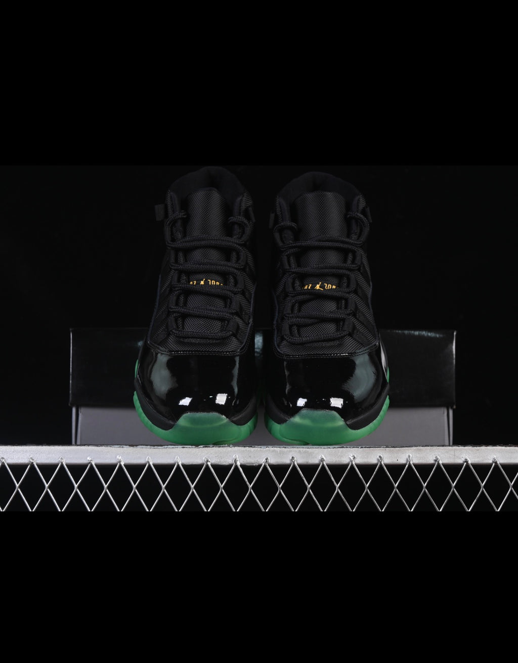 AJ11 AIR JORDAN 11 (WOMEN)