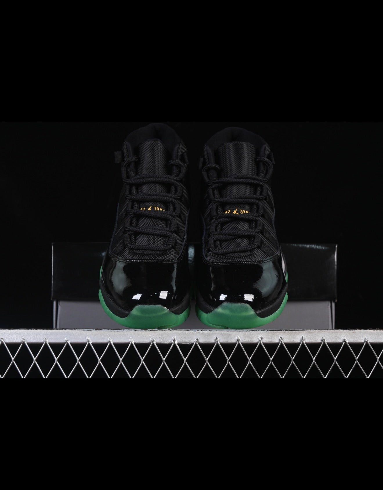 AJ11 AIR JORDAN 11 (WOMEN)