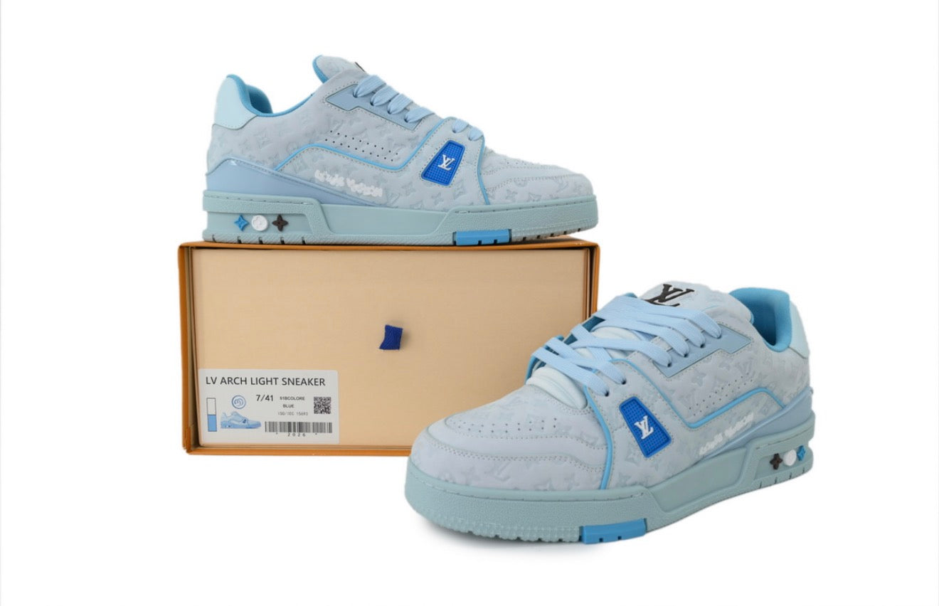 LOUIS VUITTON SNEAKERS (WOMEN)