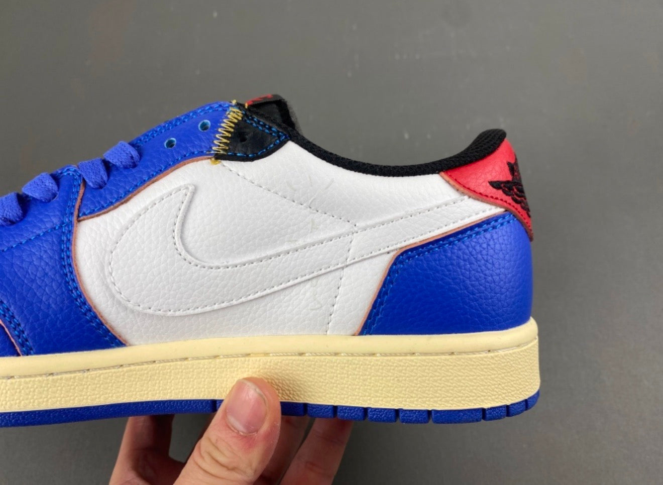 JORDAN 1 LOW TRAVIS SCOTT