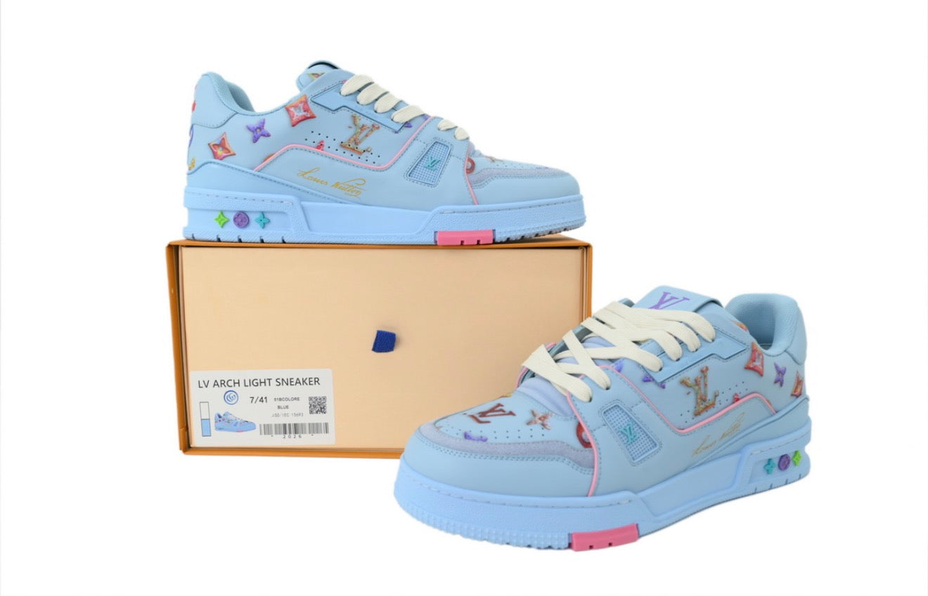 LOUIS VUITTON SNEAKERS (WOMEN)
