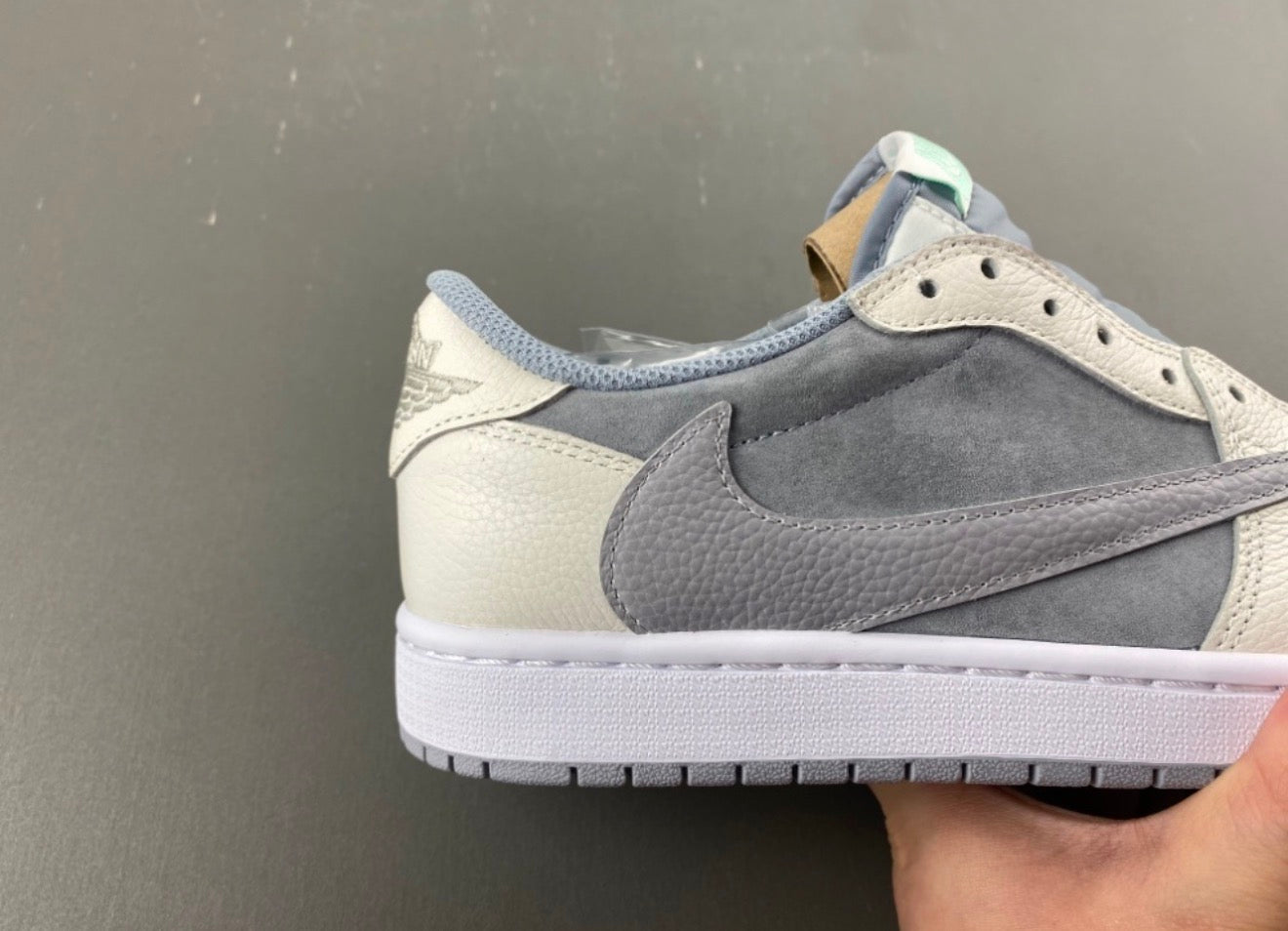 JORDAN 1 LOW TRAVIS SCOTT