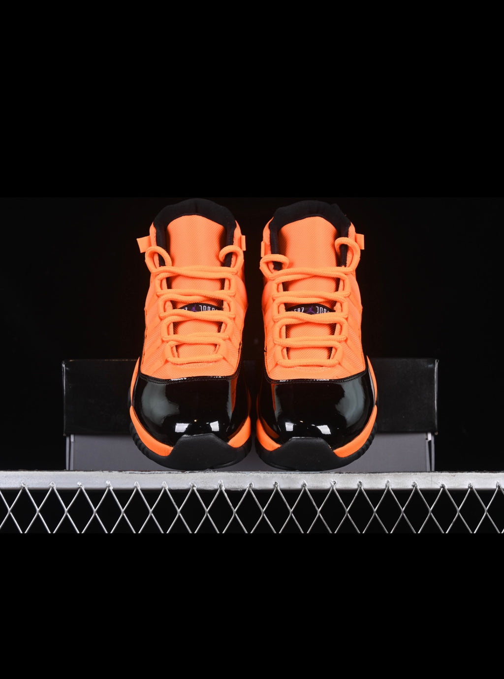 AJ11 AIR JORDAN 11 (WOMEN)