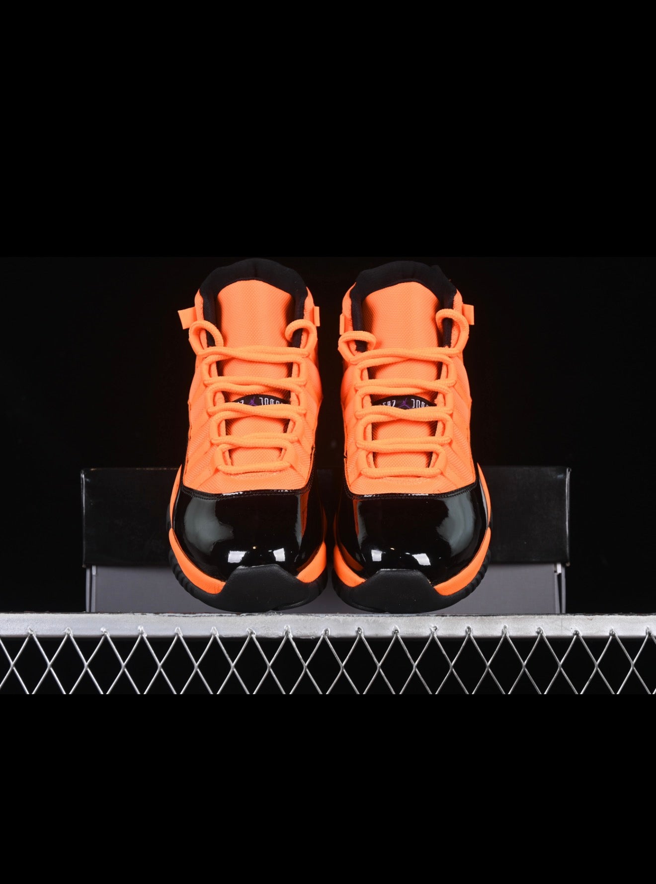 AJ11 AIR JORDAN 11 (WOMEN)