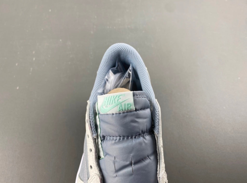 JORDAN 1 LOW TRAVIS SCOTT