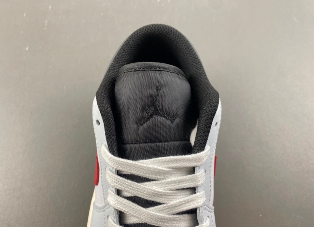 JORDAN 1 LOW TRAVIS SCOTT