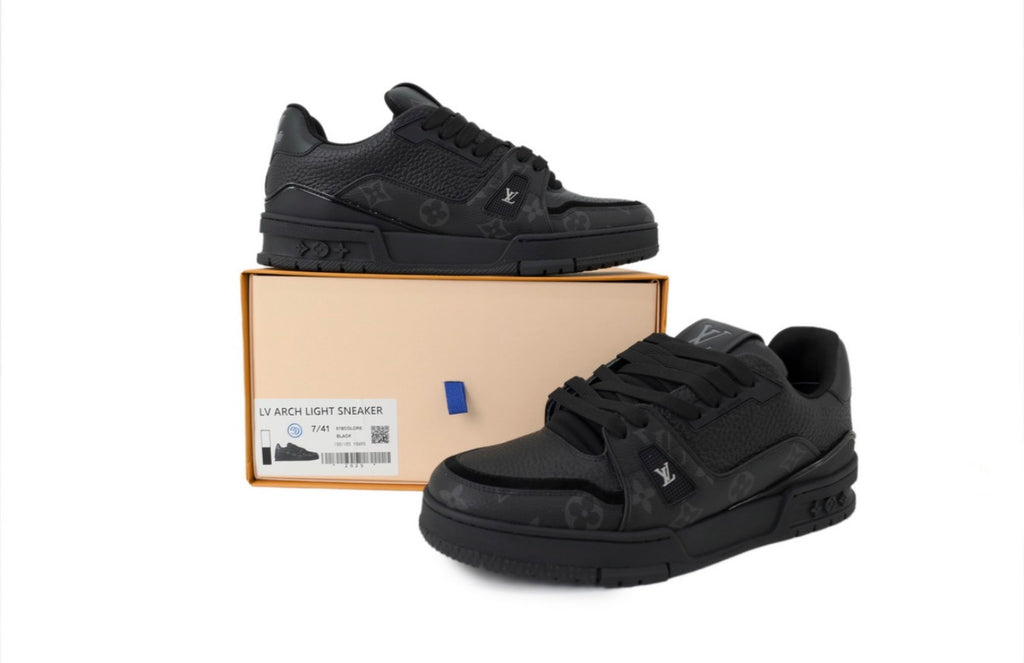 LOUIS VUITTON SNEAKERS (WOMEN)